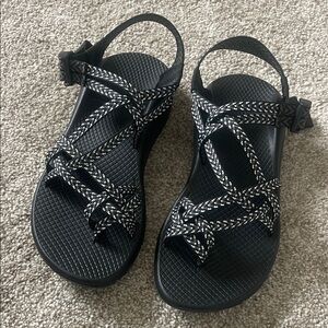 New Chaco Women’s z2 sandal Black and White Womens size 8